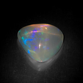 4.71克拉天然多色欧泊，三角形，12.9×12.5毫米，透明