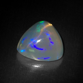 4.71克拉天然多色欧泊，三角形，12.9×12.5毫米，透明