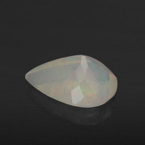1.85克拉天然多色欧泊，梨形，11.9×8.3毫米，透明