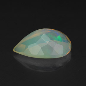 1.93克拉天然多色欧泊，梨形，12.1×8.1毫米，透明