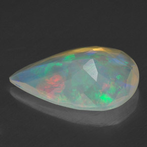 1.40克拉天然多色欧泊，梨形，12.5×8.2毫米，透明