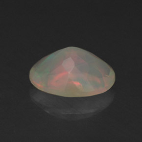 0.64克拉天然多色欧泊，透明，7.9×6毫米，透明/半透明