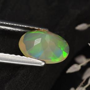0.75克拉天然多色欧泊，椭圆形切割，8.1×6.3毫米，透明
