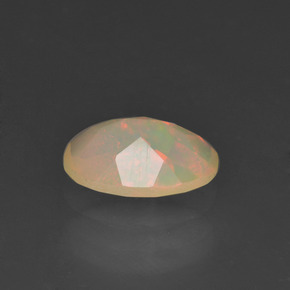 0.78克拉天然多色欧泊，椭圆形切割，8.4×6.2毫米，半透明