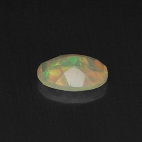 0.62克拉天然多色欧泊，透明，7.9×5.9毫米，透明/半透明