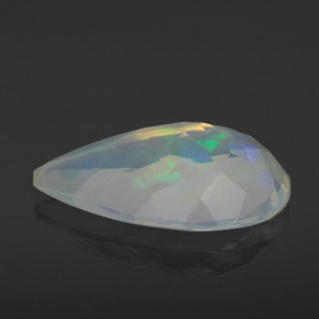 2.12克拉天然多色欧泊，梨形，13.7×8.9毫米，透明