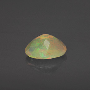 0.84克拉天然多色欧泊，透明，8×6.1毫米，透明/半透明
