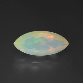 2.16克拉天然多色欧泊，马眼形，15.8×7毫米，透明