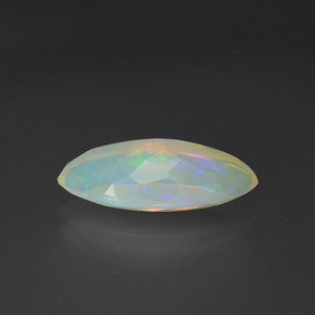 2.16克拉天然多色欧泊，马眼形，15.8×7毫米，透明