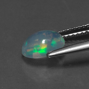 0.89克拉天然多色欧泊，椭圆形切割，8.1×6.1毫米，透明