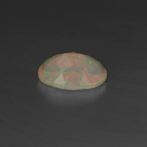 0.45克拉天然多色欧泊，透明，7.2×5毫米，透明/半透明