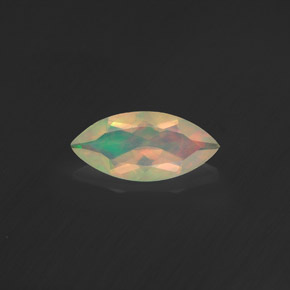 0.56克拉天然多色欧泊，马眼形，10.5×4.9毫米，透明