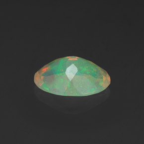 0.91克拉天然多色欧泊，椭圆形切割，9.1×6.8毫米，透明
