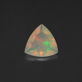 0.74克拉天然多色欧泊，三角形，8×7.9毫米，透明