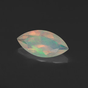 0.97克拉天然多色欧泊，马眼形，12.2×6.1毫米，透明
