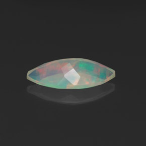 0.97克拉天然多色欧泊，马眼形，12.2×6.1毫米，透明