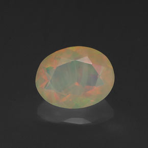 0.88克拉天然多色欧泊，透明，7.9×6.2毫米，透明/半透明