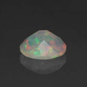 0.83克拉天然多色欧泊，透明，7.9×6.5毫米，透明/半透明