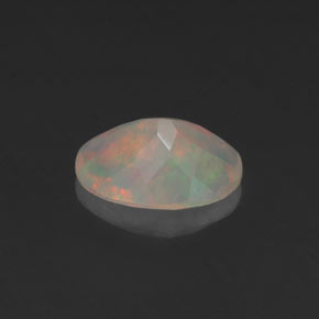 0.64克拉天然多色欧泊，椭圆形切割，8×6.1毫米，透明