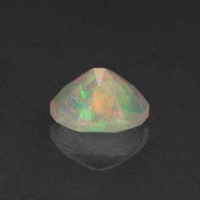 0.67克拉天然多色欧泊，透明，7.3×5.3毫米，透明/半透明