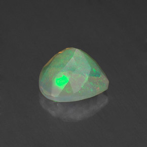 0.84克拉天然多色欧泊，梨形，7.1×7.1毫米，透明