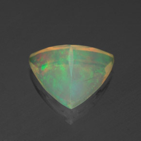 1.29克拉天然多色欧泊，三角形，9.6×9毫米，透明