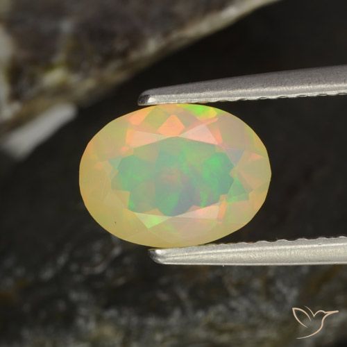 0.94克拉天然多色欧泊，椭圆形切割，8.2×6.2毫米，透明
