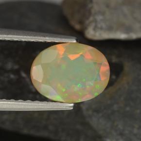0.92克拉天然多色欧泊，椭圆形切割，8.2×6.3毫米，透明
