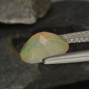 0.92克拉天然多色欧泊，椭圆形切割，8.2×6.3毫米，透明