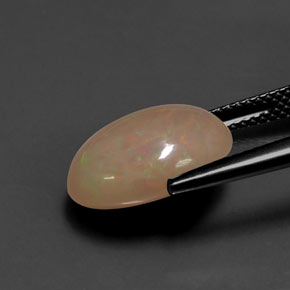 3.87克拉天然蛋白石，椭圆形切割，半透明