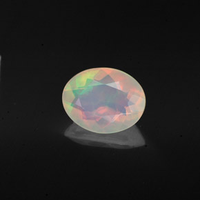 0.98克拉天然多色欧泊，椭圆形切割，9×7.1毫米，透明