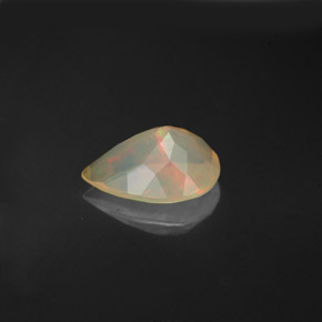 0.92克拉天然多色欧泊，梨形，9.3×6.9毫米，透明
