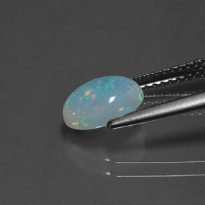 1.14克拉天然多色欧泊，椭圆形切割，8.6×6.8毫米，透明