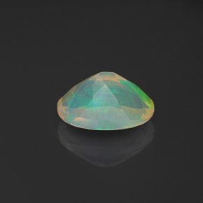 0.93克拉天然多色欧泊，透明，8.3×6.2毫米，透明/半透明