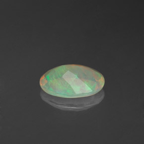 0.71克拉天然多色欧泊，透明，8.2×6.2毫米，透明/半透明