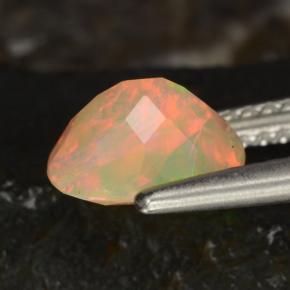 0.97克拉天然多色欧泊，椭圆形切割，8.2×6.2毫米，半透明