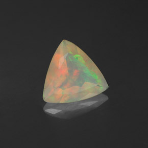 0.82克拉天然多色欧泊，透明，8.3×7.7毫米，透明/半透明