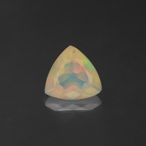 0.65克拉天然多色欧泊，透明，7.2×6.8毫米，透明/半透明