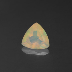 0.65克拉天然多色欧泊，透明，7.2×6.8毫米，透明/半透明