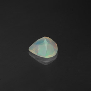 0.61克拉天然多色欧泊，透明，6.9×6.9毫米，透明/半透明
