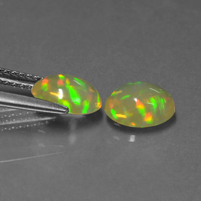 克拉天然欧泊，椭圆形切割，透明