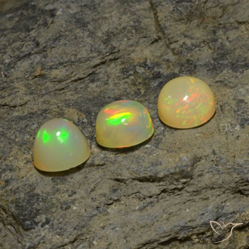 5.12克拉天然蛋白石，圆形的，半透明