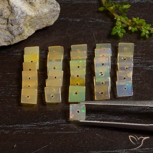 4.58克拉天然蛋白石，正方形，半透明