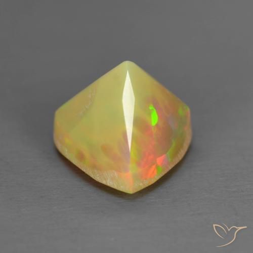 0.91克拉天然蛋白石，胖三角形，半透明