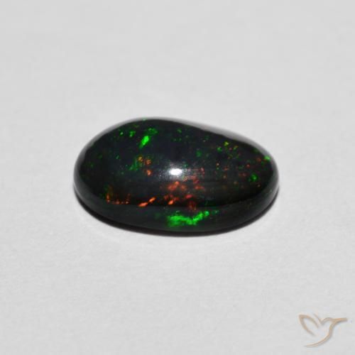 0.93克拉天然蛋白石，椭圆形，半透明