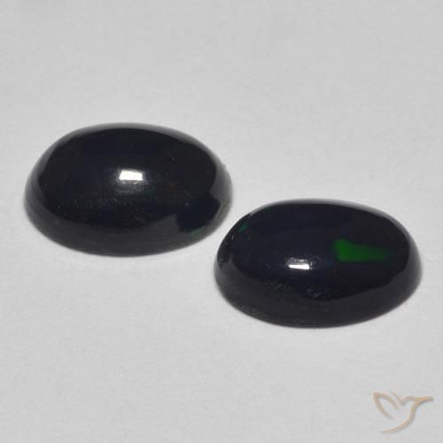 0.93克拉天然蛋白石，椭圆形，不透明