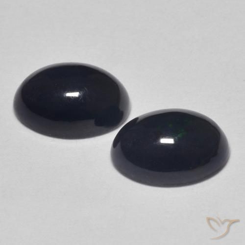 0.98克拉天然蛋白石，椭圆形，不透明