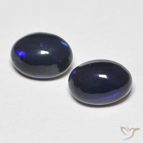 0.97克拉天然蛋白石，椭圆形，不透明
