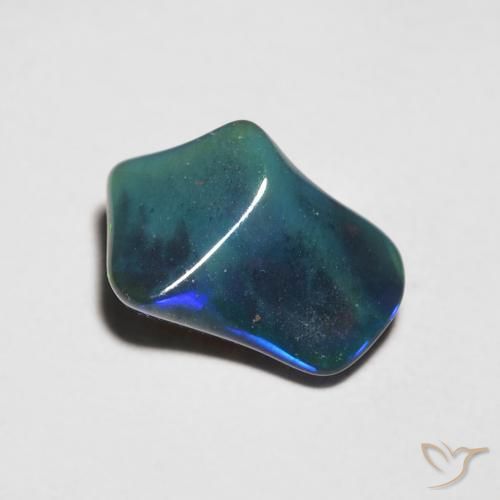 0.96克拉天然蛋白石，花式切割，半透明