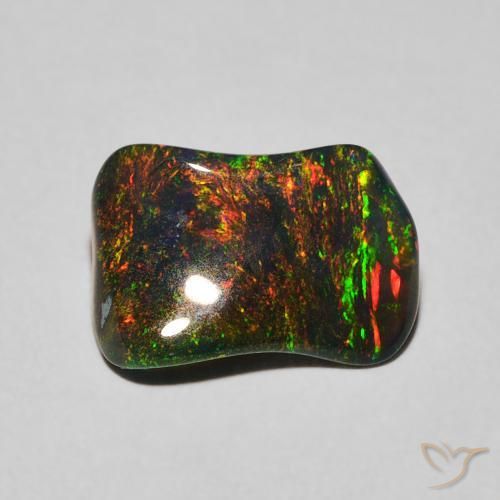 1.54克拉天然蛋白石，花式切割，半透明